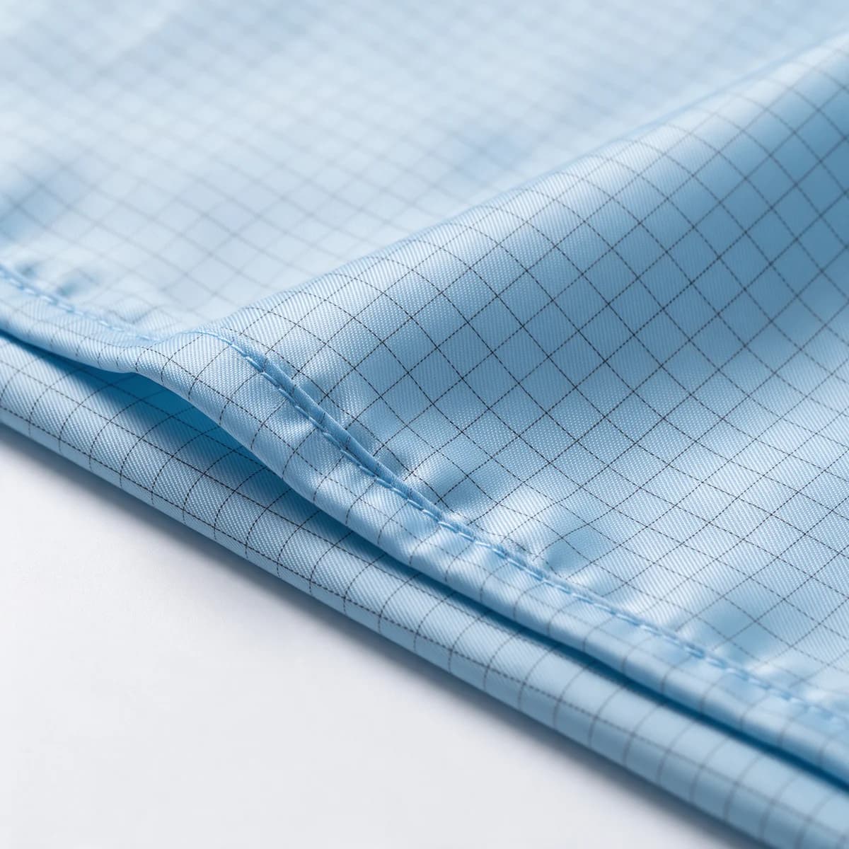 Antistatic polyester fabric with carbon grid, used in our cleanroom garments